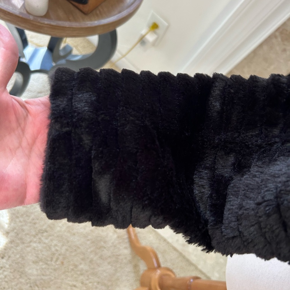 Betsey Johnson Cropped Black Teddy Jacket - Picture 4 of 12